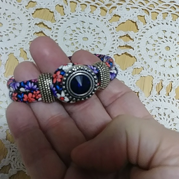 Snap Jewelry - Floral fabricbracelet with snap buttons - Picture 6 of 8